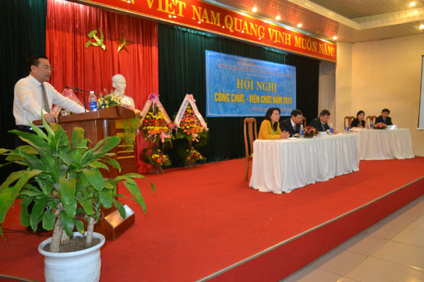 15 1 2014 02 hoi-nghi-can-bo-vien-chuc-cong-ty-quan-ly-hoi-cho-trien-lam-va-cac-cho-da-nang-nam-2015