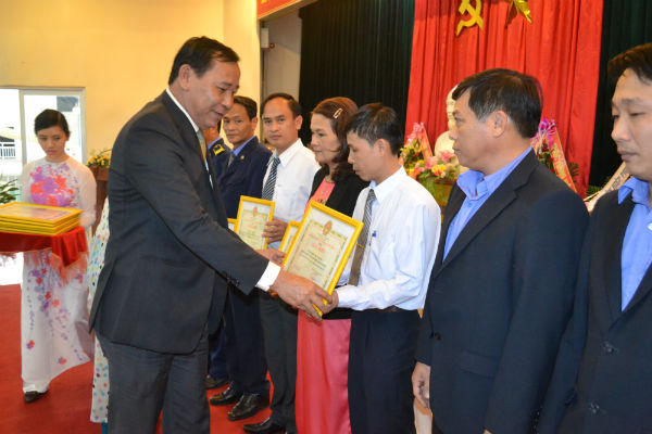 15 1 2014 04-hoi-nghi-can-bo-vien-chuc-cong-ty-quan-ly-hoi-cho-trien-lam-va-cac-cho-da-nang-nam-2015