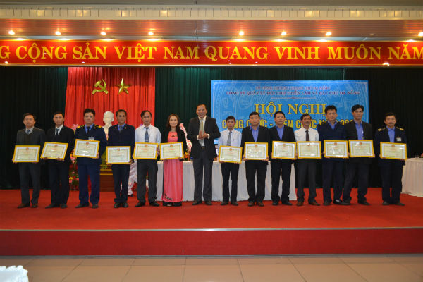 15 1 2014 05-hoi-nghi-can-bo-vien-chuc-cong-ty-quan-ly-hoi-cho-trien-lam-va-cac-cho-da-nang-nam-2015