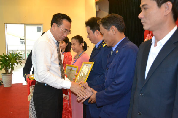 15 1 2014 06-hoi-nghi-can-bo-vien-chuc-cong-ty-quan-ly-hoi-cho-trien-lam-va-cac-cho-da-nang-nam-2015