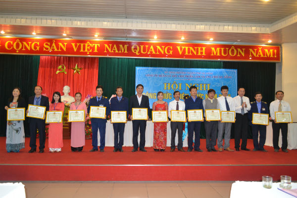 15 1 2014 07-hoi-nghi-can-bo-vien-chuc-cong-ty-quan-ly-hoi-cho-trien-lam-va-cac-cho-da-nang-nam-2015
