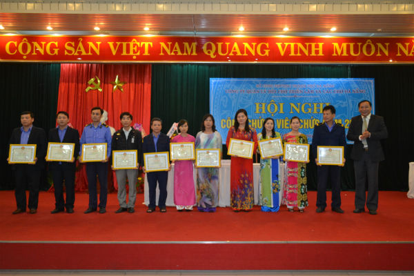 15 1 2014 10-hoi-nghi-can-bo-vien-chuc-cong-ty-quan-ly-hoi-cho-trien-lam-va-cac-cho-da-nang-nam-2015
