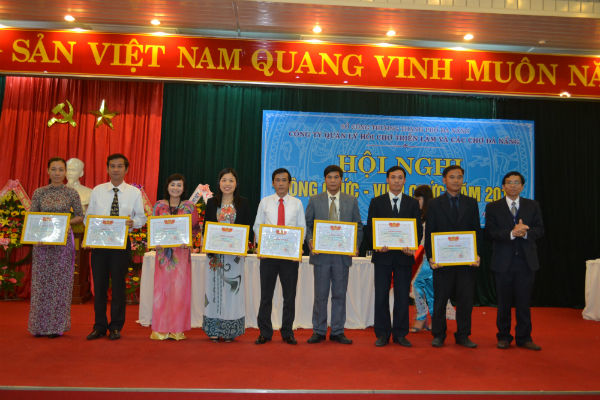 15 1 2014 11-hoi-nghi-can-bo-vien-chuc-cong-ty-quan-ly-hoi-cho-trien-lam-va-cac-cho-da-nang-nam-2015