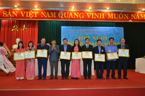 15 1 2014 12-hoi-nghi-can-bo-vien-chuc-cong-ty-quan-ly-hoi-cho-trien-lam-va-cac-cho-da-nang-nam-2015