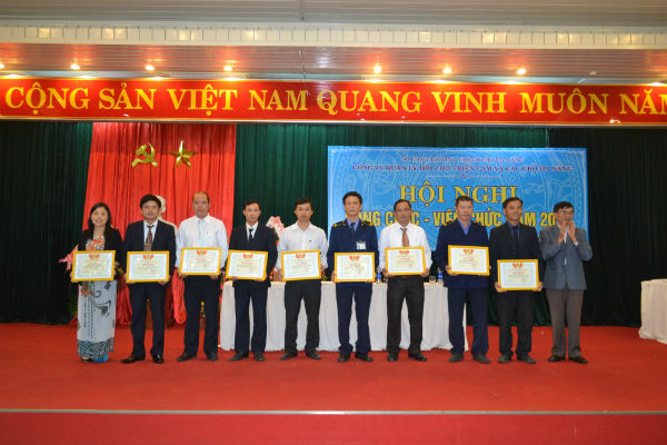 15 1 2014 13-hoi-nghi-can-bo-vien-chuc-cong-ty-quan-ly-hoi-cho-trien-lam-va-cac-cho-da-nang-nam-2015