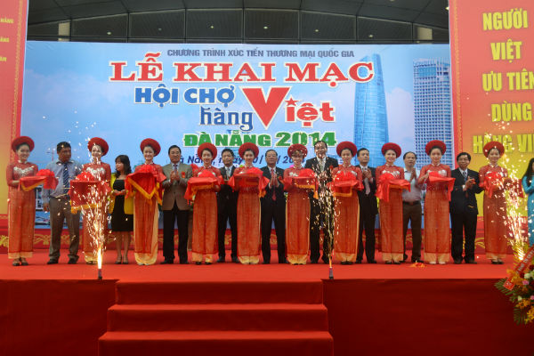 khai-mac-hoi-cho-hang-viet-da-nang-15-1-2015 02