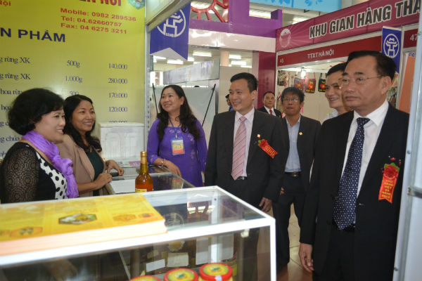 khai-mac-hoi-cho-hang-viet-da-nang-15-1-2015 04